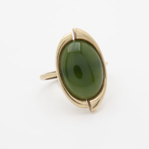 Anillo de oro amarillo 18K y jadeita