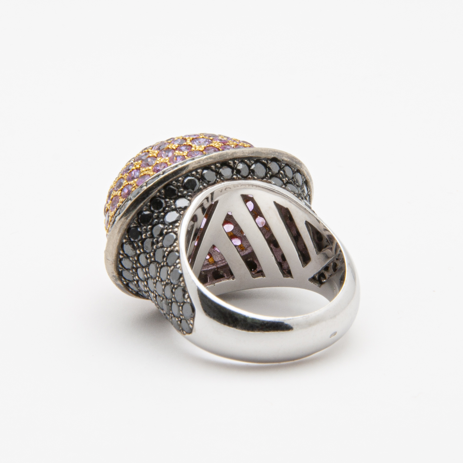 Anillo de oro blanco 18K con zafiros rosas y diamantes negros - Imagen 3