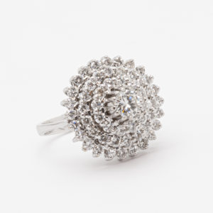 Anell d'or blanc 18K amb diamants