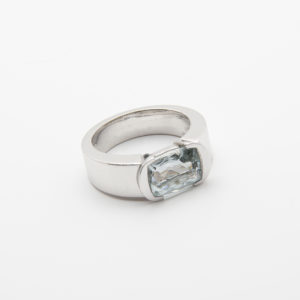 Anell d'or blanc 18K amb aiguamarina