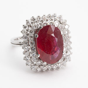 Anillo oro blanco 18K con rubi y diamantes