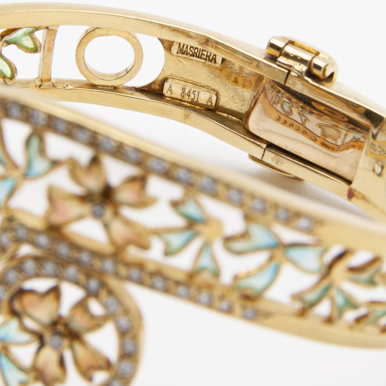 Pulsera Masriera de oro amarillo de 18K con diamantes y «pliqué-a-jour» - Imagen 2