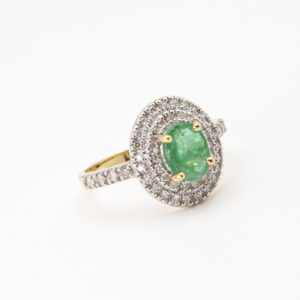 18K gold ring with emerald and diamonds