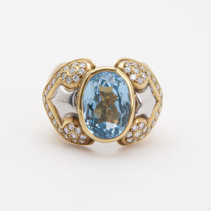 Anillo Vasari de oro amarillo de 18K con topacio azul y diamantes