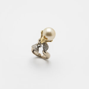 Anell "Calç Floral" en or 18k, perla i diamants